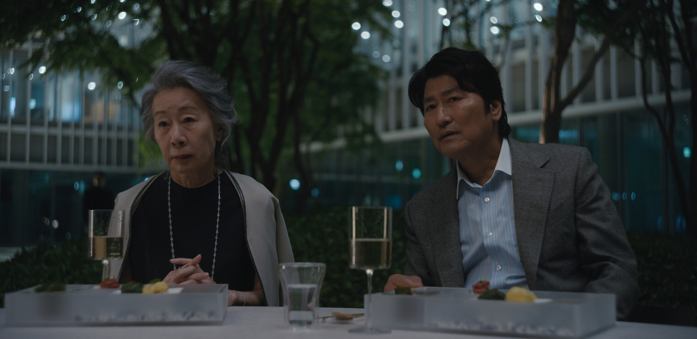 Chairwoman Park and Dr. Kim seated at an outdoor dinner table at night, Beef Season 2